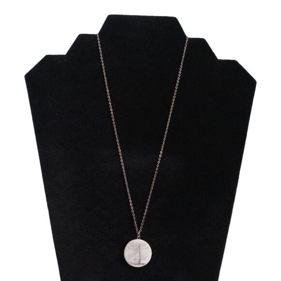 Round Windmill Etched Pendant Single Strand Gold Tone Chain Lightweight Necklace - Picture 1 of 9